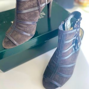 New Ralph LAUREN Mimi Suede Leather Ankle pump.Charcoal.